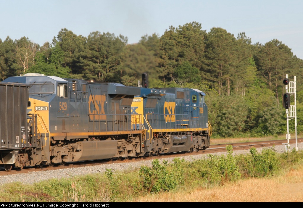 Train K760-28 departs the siding